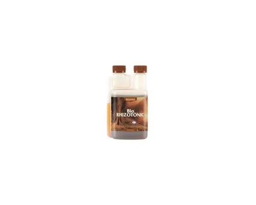 Raíces blancas y sanas tratadas con el estimulador biológico Bio Rhizotonic de BIOCANNA.