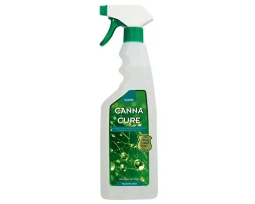 Aplicación foliar de CANNACURE para crear una barrera protectora en las hojas.